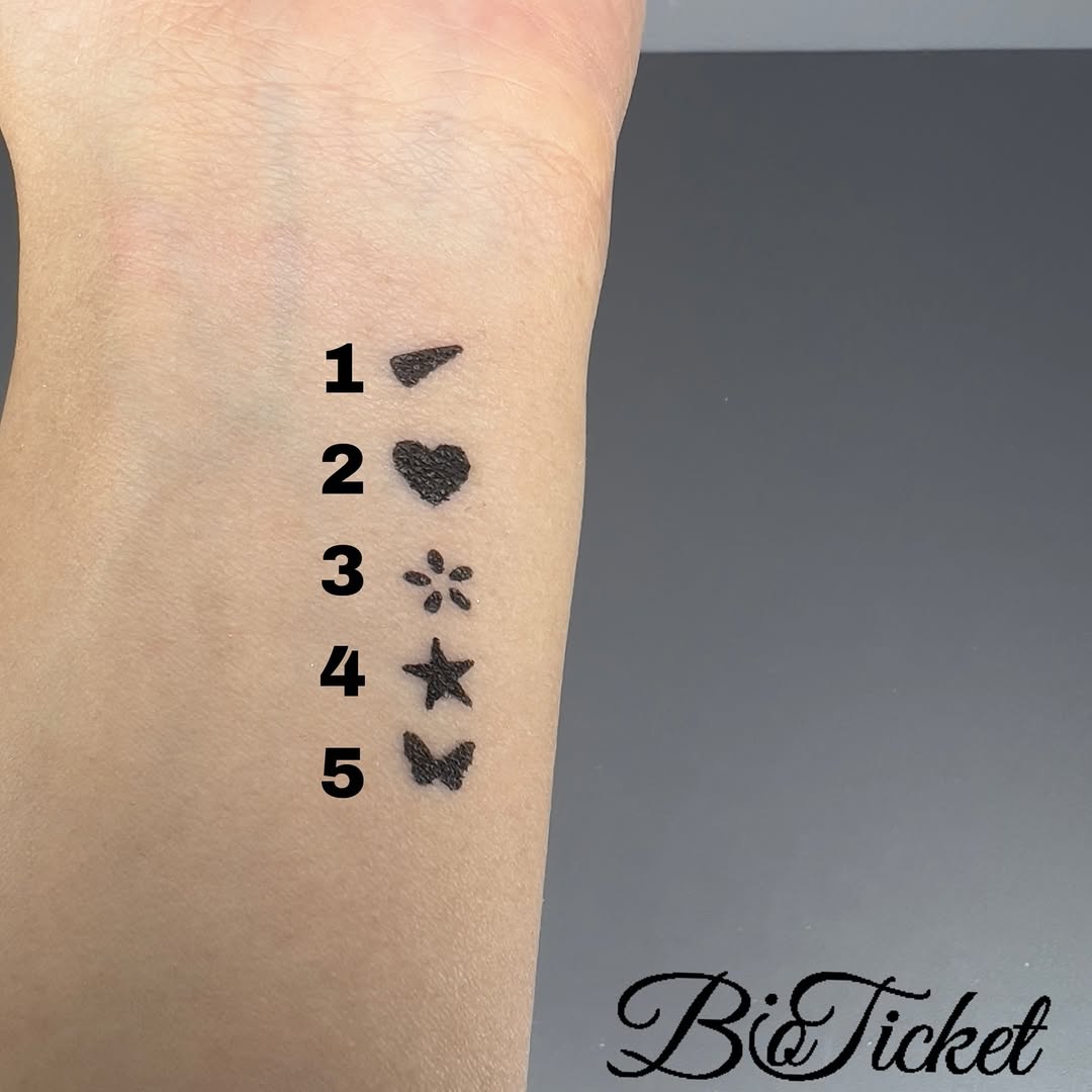 خط چشم طرح دار دراگون رانی